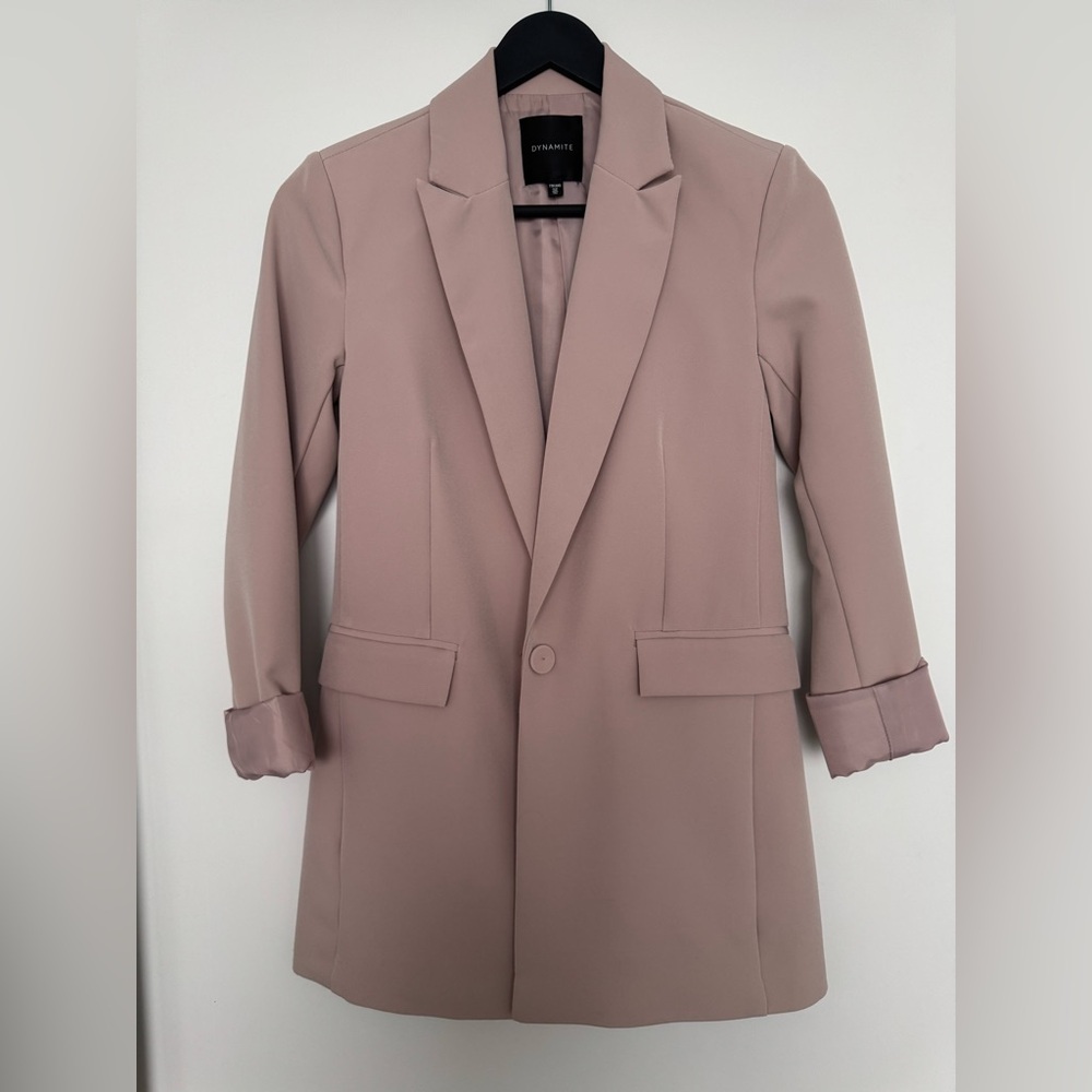 Dynamite - structured light pastel pink blazer with shoulder padding